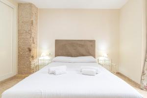 Łóżko lub łóżka w pokoju w obiekcie Allo Apartments Consistorio Centro 2 Habitaciones