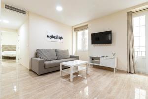 Telewizja i/lub zestaw kina domowego w obiekcie Allo Apartments Consistorio Centro 2 Habitaciones
