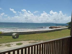 Gallery image of Cozy 2 bedroom beachfront cabin in Canouan