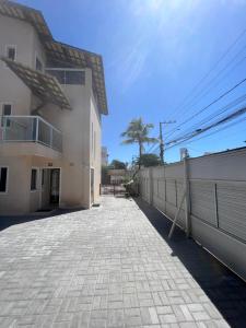 a brick walkway next to a building with a fence at Sol de Bora Bora in Salvador