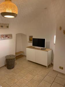 TV a/nebo společenská místnost v ubytování Impressioni in Valle D’Itria