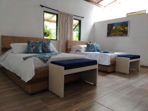 Postel nebo postele na pokoji v ubytování Casa Flórez Hotel Campestre