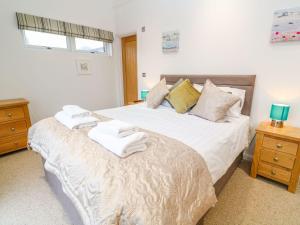 a bedroom with a bed with towels on it at 12 Faraway Fields in Liskeard