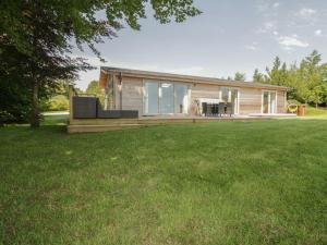 a small house with a large yard at 9 Faraway Fields in Liskeard