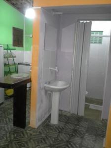 a bathroom with a sink and a toilet and a shower at Casinhas Vila Bonita Marajás in Baía Formosa