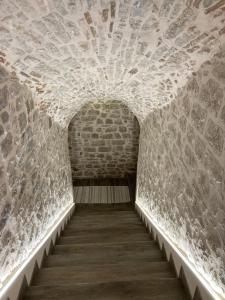 a tunnel in a castle with a brick ceiling at Dimora storica don Michele in Castelpagano