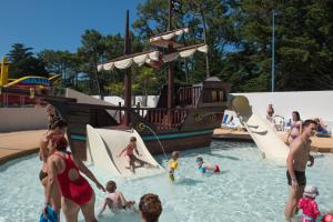 Gallery image of Camping L'Ocean in Brem-Sur-Mer +42 photos
