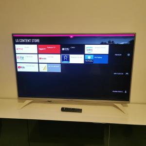 TV a/nebo společenská místnost v ubytování Principato di Baragallo - Free Private Parking