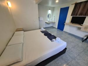 Postel nebo postele na pokoji v ubytování Hotel Vista Laguna Bacalar