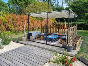 Ogród w obiekcie La Cabane au Carbet Piscine chauffée au calme dans la nature