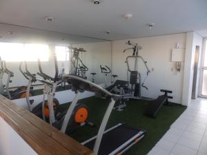 Spordikeskus ja/või sportimisvõimalused majutusasutuses Tanger Hotel