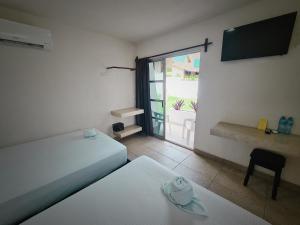 Postel nebo postele na pokoji v ubytování Hotel Vista Laguna Bacalar
