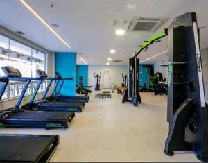 a gym with several treadmills in a room at Olímpia Park Resort-frente Thermas Laranjais-apt 5 p in Olímpia