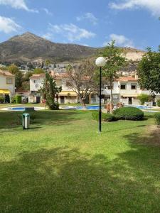 a park with a light pole in the grass at Chalet adosado corta temporada 2 dormitorios in Benalmádena