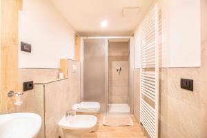 Kúpeľňa v ubytovaní Chalet Osmar Appartamento 2 + 28 fotografií