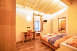 Posteľ alebo postele v izbe v ubytovaní Chalet Osmar Appartamento 2