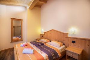 Posteľ alebo postele v izbe v ubytovaní Chalet Osmar Appartamento 2