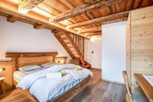 Posteľ alebo postele v izbe v ubytovaní Chalet Osmar Appartamento 2