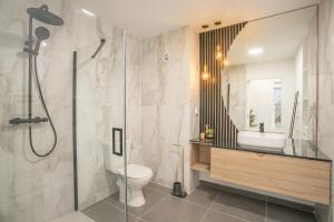 Vannituba majutusasutuses KAY TI'TINY T2 NEUF de STANDING MER & PISCINE