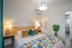 Postel nebo postele na pokoji v ubytování KAY TI'TINY T2 NEUF de STANDING MER & PISCINE + 14 fotografií