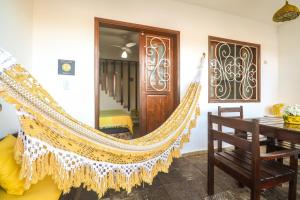 a hammock in a room with a table at Apartamentos Pipa Centro in Pipa +27 photos