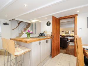 Kuchyň nebo kuchyňský kout v ubytování Church View Cottage