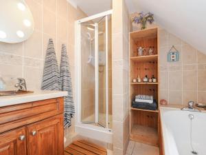 Koupelna v ubytování Church View Cottage + 24 fotografií