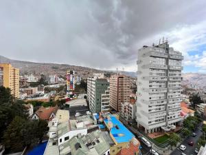 an aerial view of a city with tall buildings at Apartamento Nuevo con Hermosa Vista, Ubicación Perfecta in La Paz