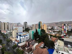 a city with tall buildings and a city at Apartamento Nuevo con Hermosa Vista, Ubicación Perfecta in La Paz