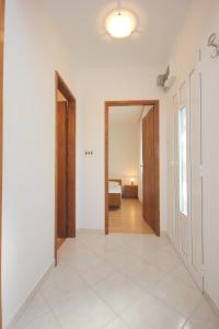 Giường trong phòng chung tại Seaside holiday house Cove Rogacic, Vis - 8887