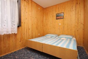 Postel nebo postele na pokoji v ubytování Apartments by the sea Kali, Ugljan - 345