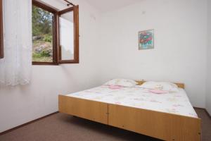 Postel nebo postele na pokoji v ubytování Apartments by the sea Kali, Ugljan - 345