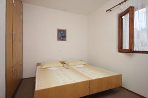 Postel nebo postele na pokoji v ubytování Apartments by the sea Kali, Ugljan - 345