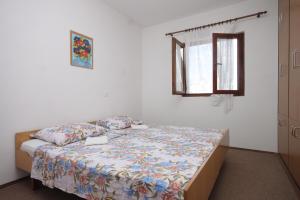 Postel nebo postele na pokoji v ubytování Apartments by the sea Kali, Ugljan - 345