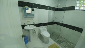 Koupelna v ubytování Apartamento amueblado, Res Blue Amber N3