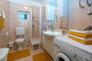 Koupelna v ubytování Apartment Mandre 4093a + 19 fotografií
