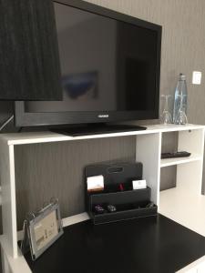TV a/nebo společenská místnost v ubytování Hotel Achilles