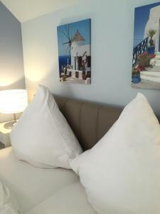 Un pat sau paturi într-o cameră la Hotel Achilles