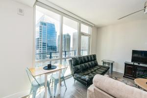 TV a/nebo společenská místnost v ubytování 1BR Uptown Charlotte Furnished Apartments apts
