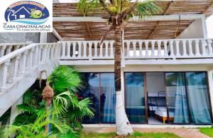 a palm tree in front of a house at COQUITO HOUSE CHACHALACAS in Chachalacas