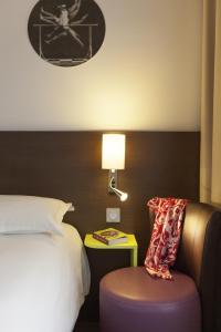 Postel nebo postele na pokoji v ubytování ibis Styles Beaune Centre