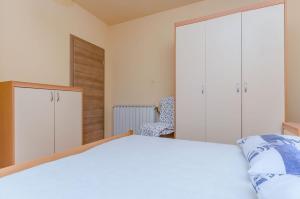 Posteľ alebo postele v izbe v ubytovaní Apartment Benzon