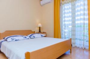 Posteľ alebo postele v izbe v ubytovaní Apartment Benzon