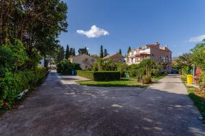 Vonkajšia záhrada v ubytovaní Apartment Benzon