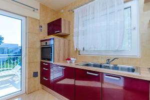 Kuchyňa alebo kuchynka v ubytovaní Apartment Benzon
