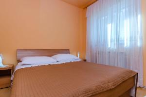 Posteľ alebo postele v izbe v ubytovaní Apartment Benzon