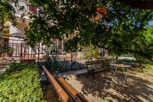 Vonkajšia záhrada v ubytovaní Apartment Benzon