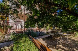 Vonkajšia záhrada v ubytovaní Apartment Benzon
