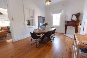 Φωτογραφία από το άλμπουμ του Classic comfort, walk to the CBD σε Dubbo