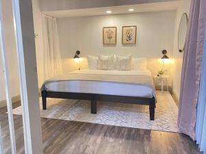 Φωτογραφία από το άλμπουμ του Main Suiteking Bedselfcheckin1stfloornrg στο Χιούστον